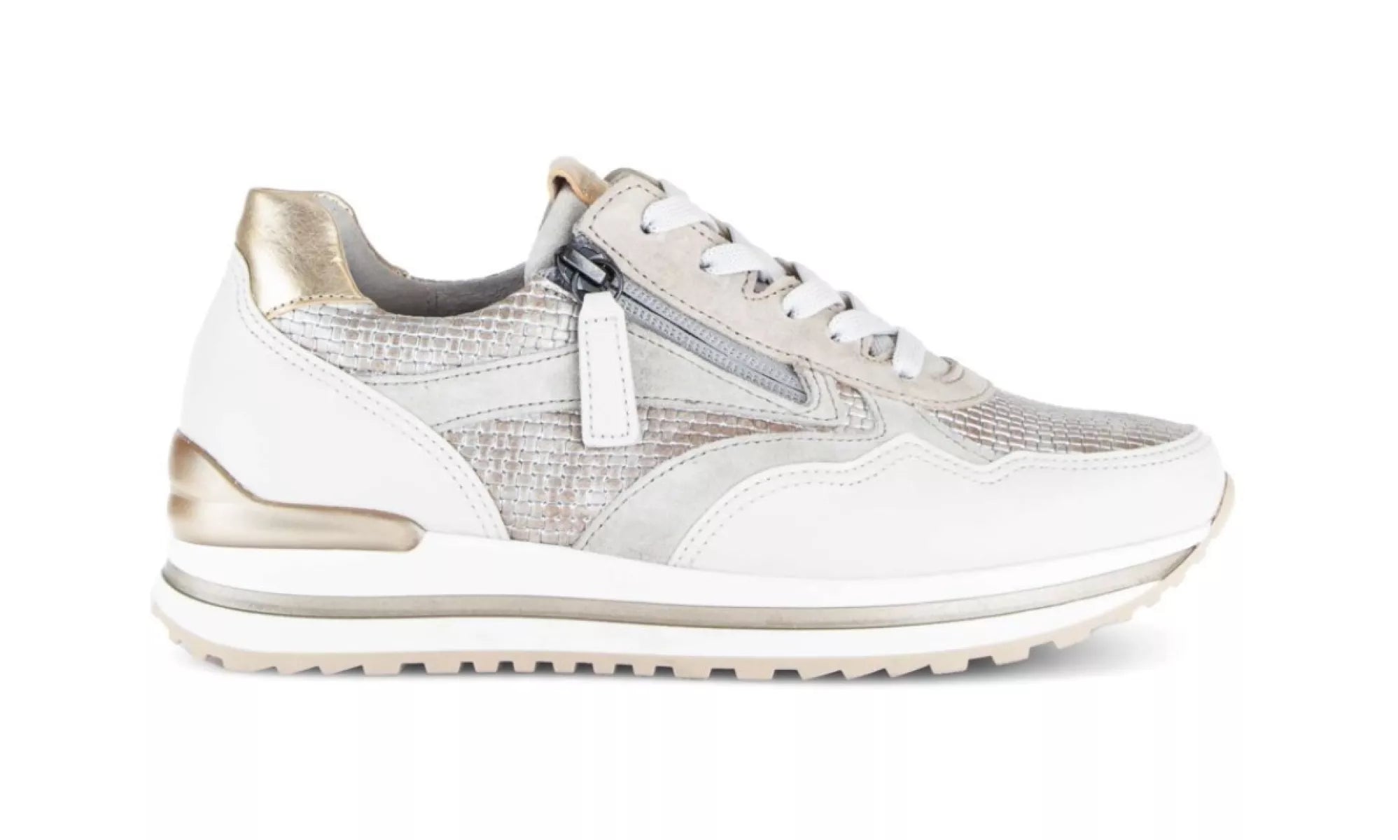 Gabor 86.524.61 schoenen beige op een witte achtergrond